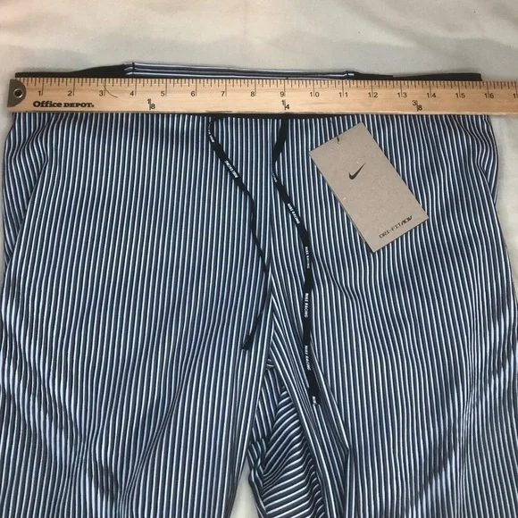 Nike AeroSwift Dri-FIT ADV 1/2-Length Running Tights Men's Size XL FN3369-013
